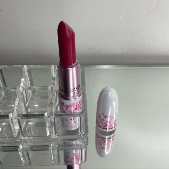 limited edition mac lipstick - Picture 2 of 4